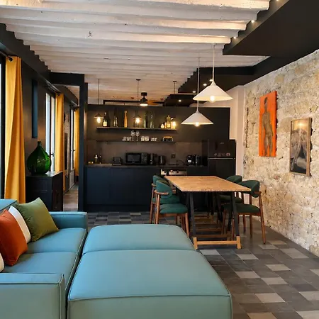 Le Marais Unique 1br In